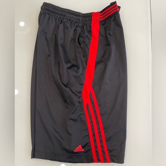 Adidas ball shorts - Picture 3 of 4